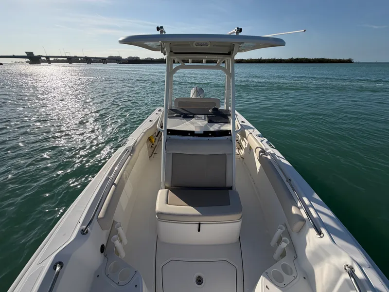 Slide: The Image of Boston Whaler 230 OUTRAGE 2021 - 8