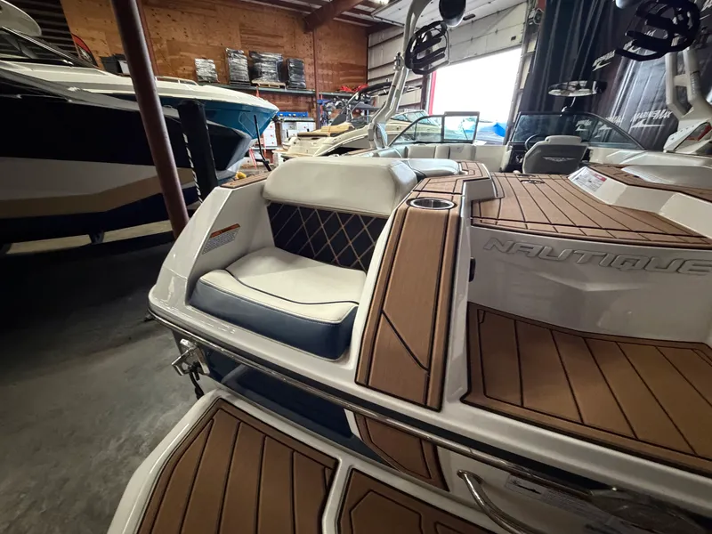 Slide: The Image of Nautique Super Air Nautique GS22 2019 - 6