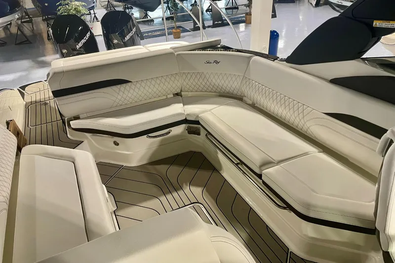 Slide: The Image of Sea Ray 280 SLX OB 2024 - 11