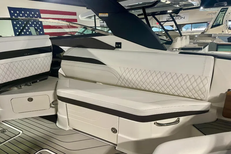 Slide: The Image of Sea Ray 280 SLX OB 2024 - 12