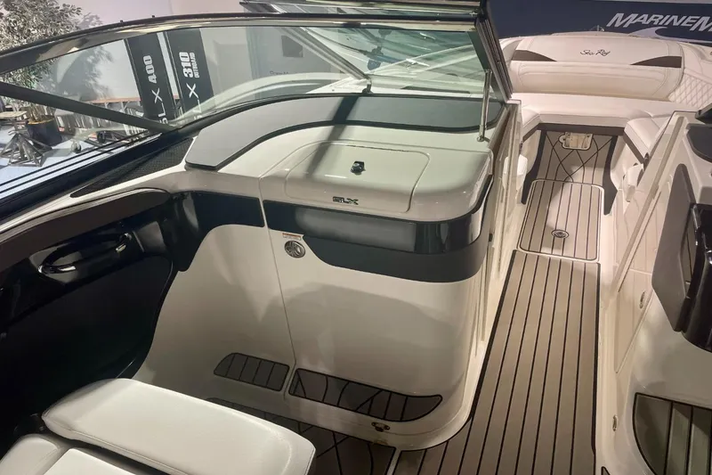 Slide: The Image of Sea Ray 280 SLX OB 2024 - 14