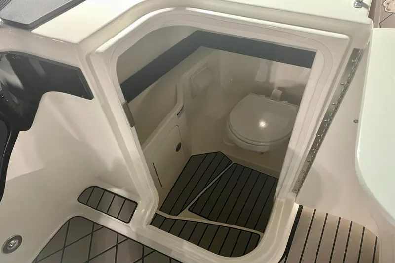 Slide: The Image of Sea Ray 280 SLX OB 2024 - 15