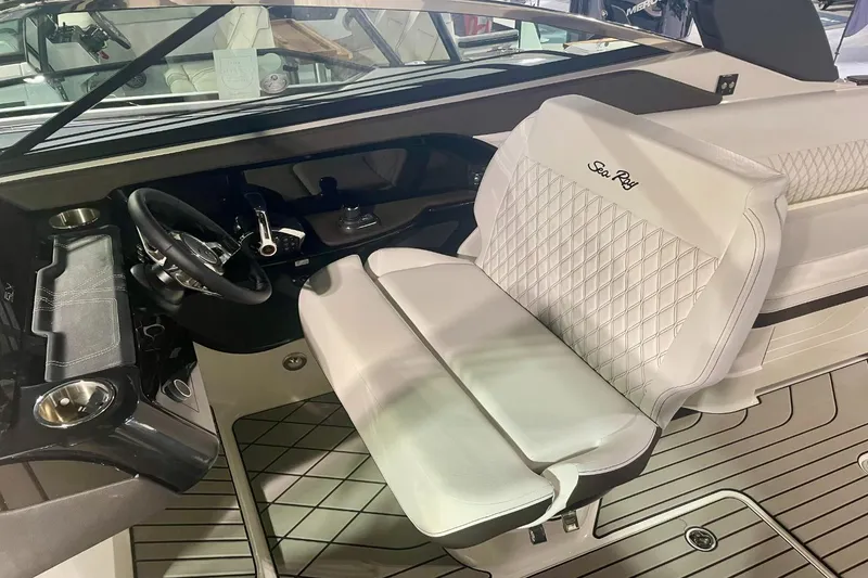 Slide: The Image of Sea Ray 280 SLX OB 2024 - 16