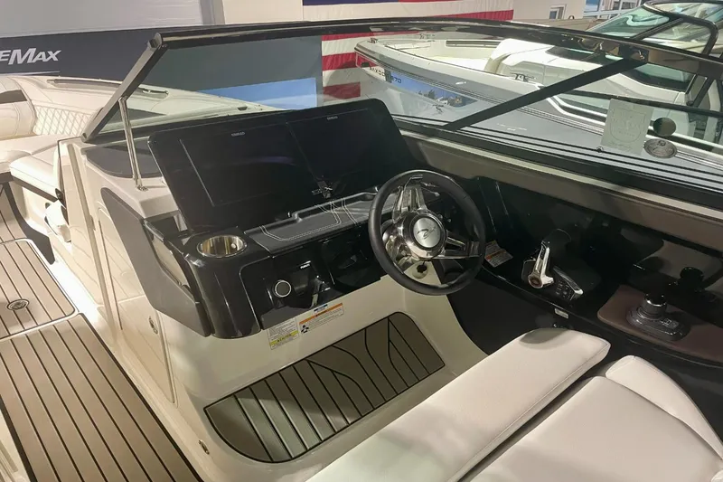 Slide: The Image of Sea Ray 280 SLX OB 2024 - 17