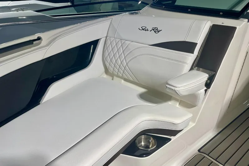 Slide: The Image of Sea Ray 280 SLX OB 2024 - 22