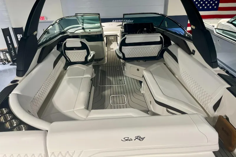 Slide: The Image of Sea Ray 280 SLX OB 2024 - 9