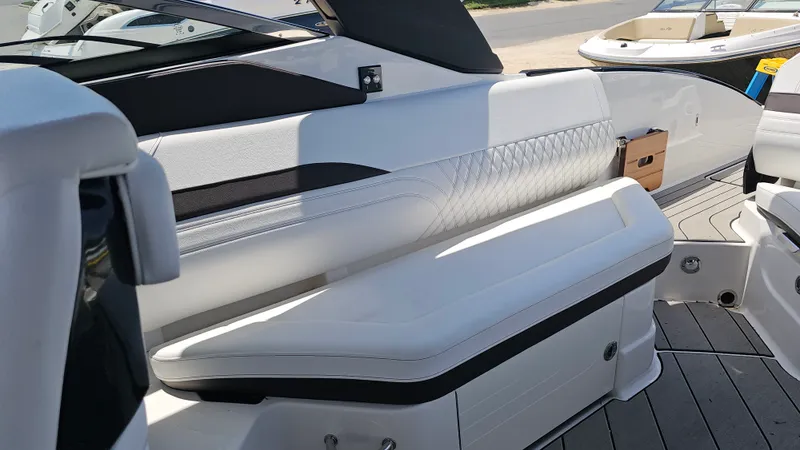 Slide: The Image of Sea Ray SLX 280 OB 2024 - 11