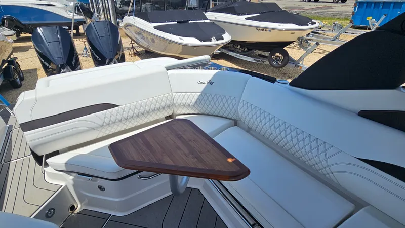 Slide: The Image of Sea Ray SLX 280 OB 2024 - 13