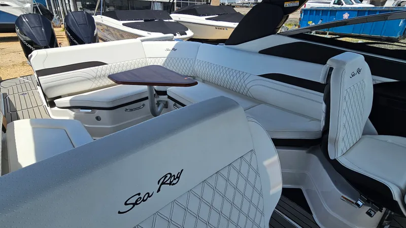 Slide: The Image of Sea Ray SLX 280 OB 2024 - 15