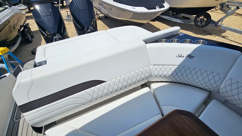 Slide: The Image of Sea Ray SLX 280 OB 2024 - 16