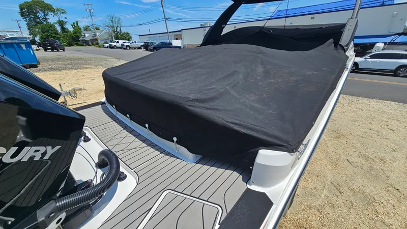 Slide: The Image of Sea Ray SLX 280 OB 2024 - 8