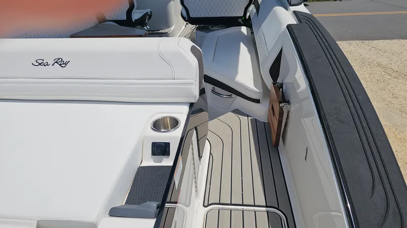 Slide: The Image of Sea Ray SLX 280 OB 2024 - 9
