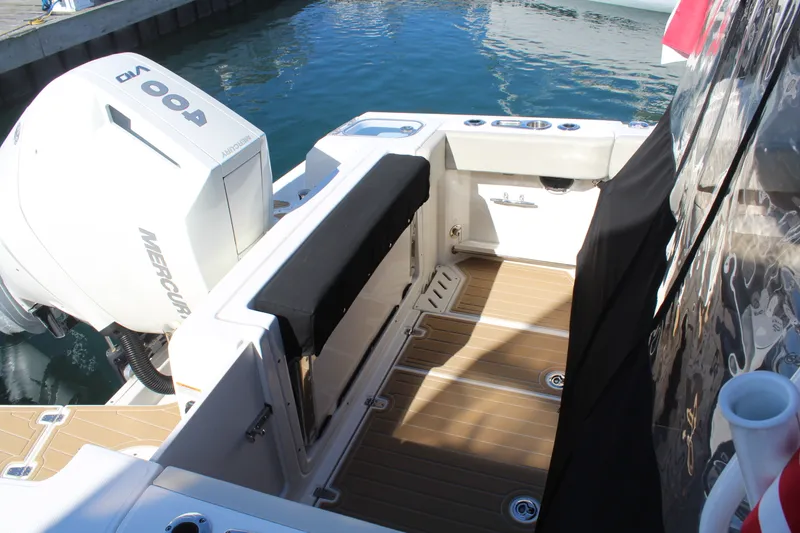Slide: The Image of Boston Whaler 240 VANTAGE 2023 - 10