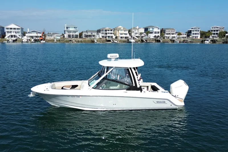 Slide: The Image of Boston Whaler 240 VANTAGE 2023 - 2