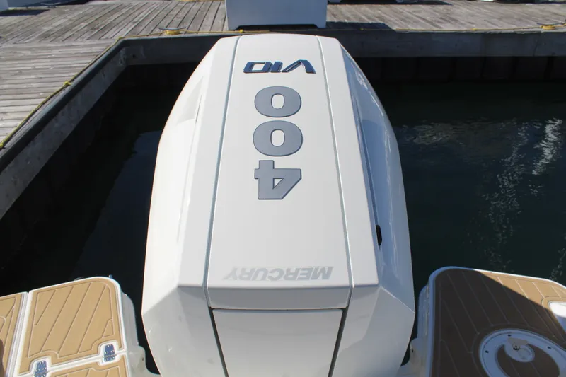 Slide: The Image of Boston Whaler 240 VANTAGE 2023 - 20