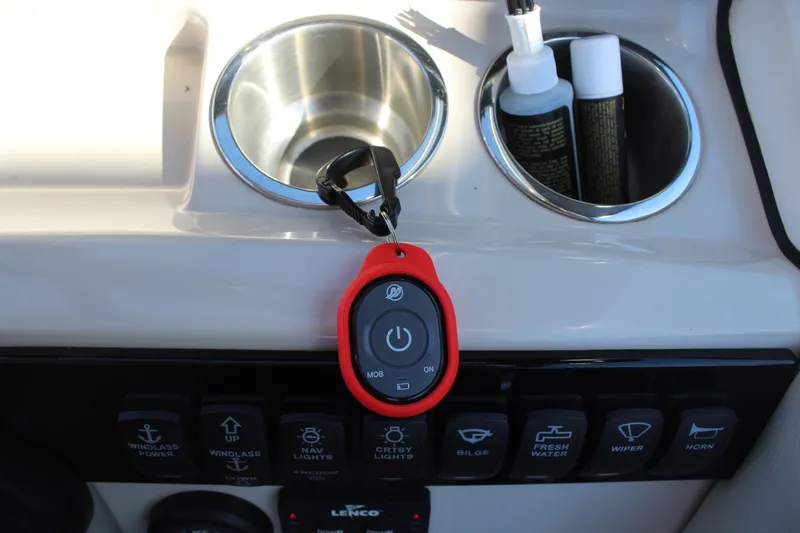 Slide: The Image of Boston Whaler 240 VANTAGE 2023 - 21