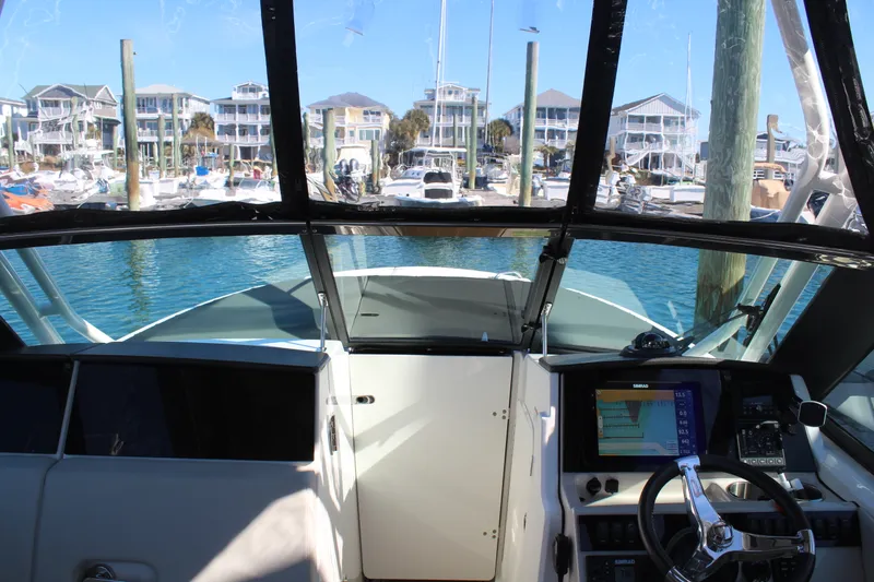Slide: The Image of Boston Whaler 240 VANTAGE 2023 - 25
