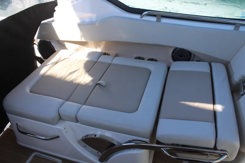 Slide: The Image of Boston Whaler 240 VANTAGE 2023 - 26