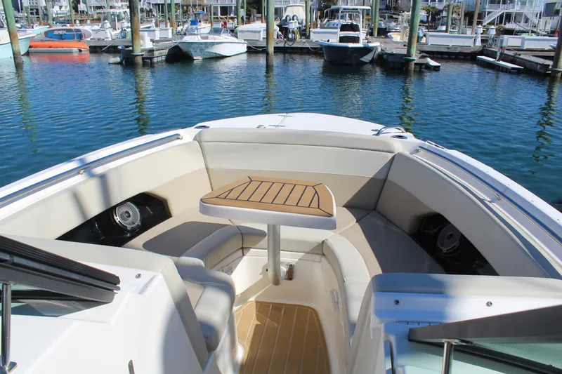 Slide: The Image of Boston Whaler 240 VANTAGE 2023 - 27