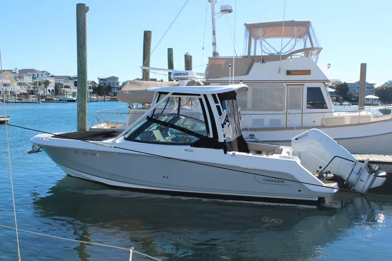 Slide: The Image of Boston Whaler 240 VANTAGE 2023 - 5