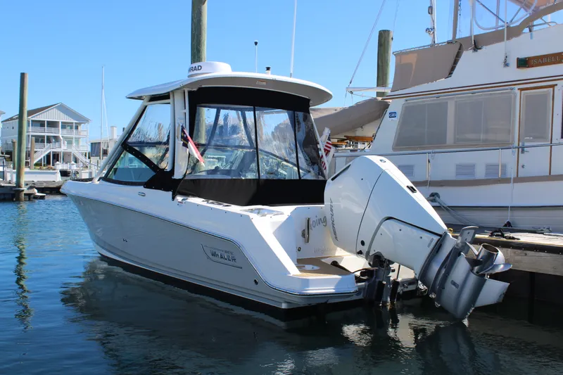 Slide: The Image of Boston Whaler 240 VANTAGE 2023 - 6