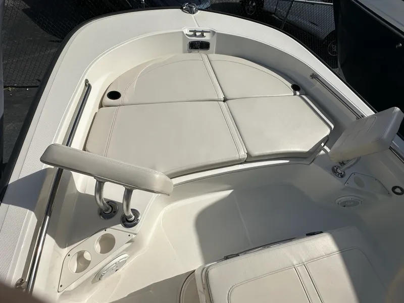 Slide: The Image of Boston Whaler 210 MONTAUK 2021 - 10