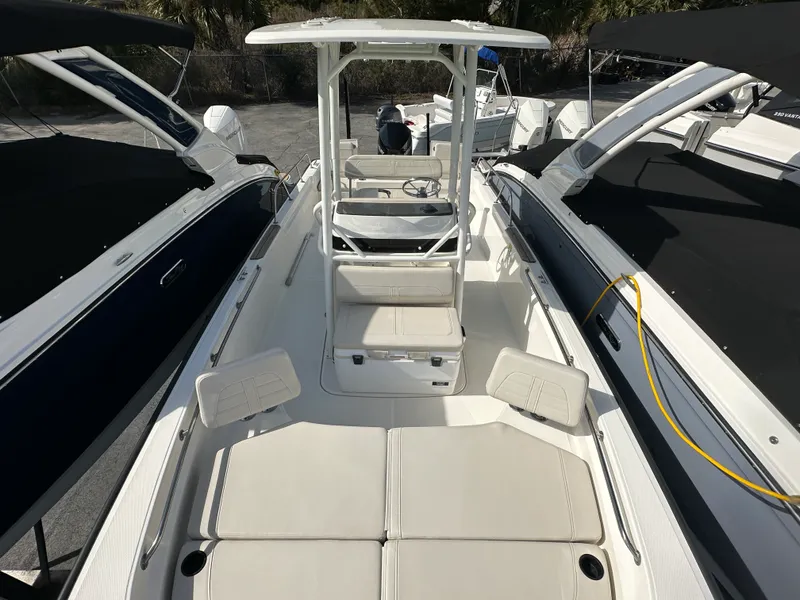 Slide: The Image of Boston Whaler 210 MONTAUK 2021 - 11