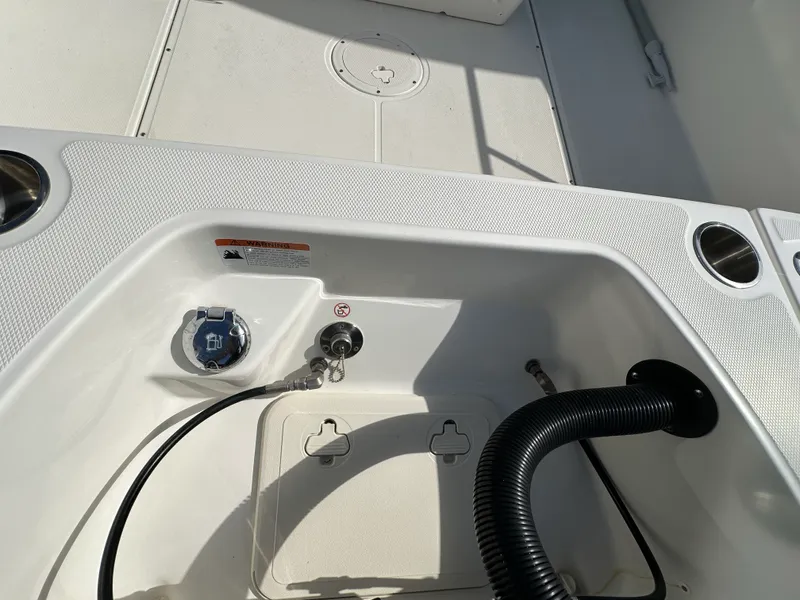 Slide: The Image of Boston Whaler 210 MONTAUK 2021 - 16