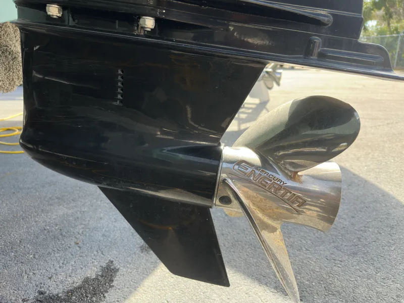 Slide: The Image of Boston Whaler 210 MONTAUK 2021 - 18