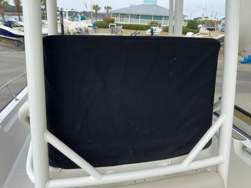 Slide: The Image of Boston Whaler 210 MONTAUK 2021 - 19