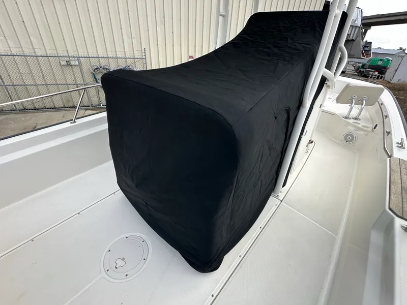 Slide: The Image of Boston Whaler 210 MONTAUK 2021 - 20