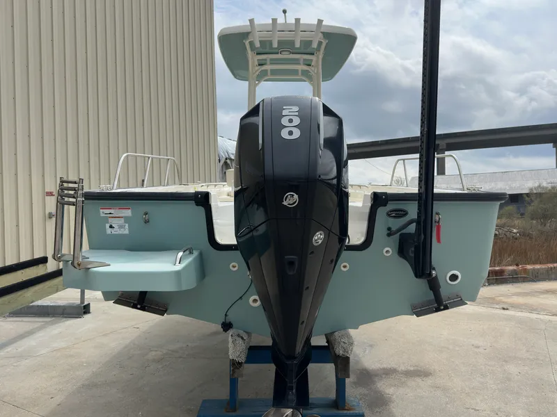 Slide: The Image of Boston Whaler 210 MONTAUK 2021 - 4