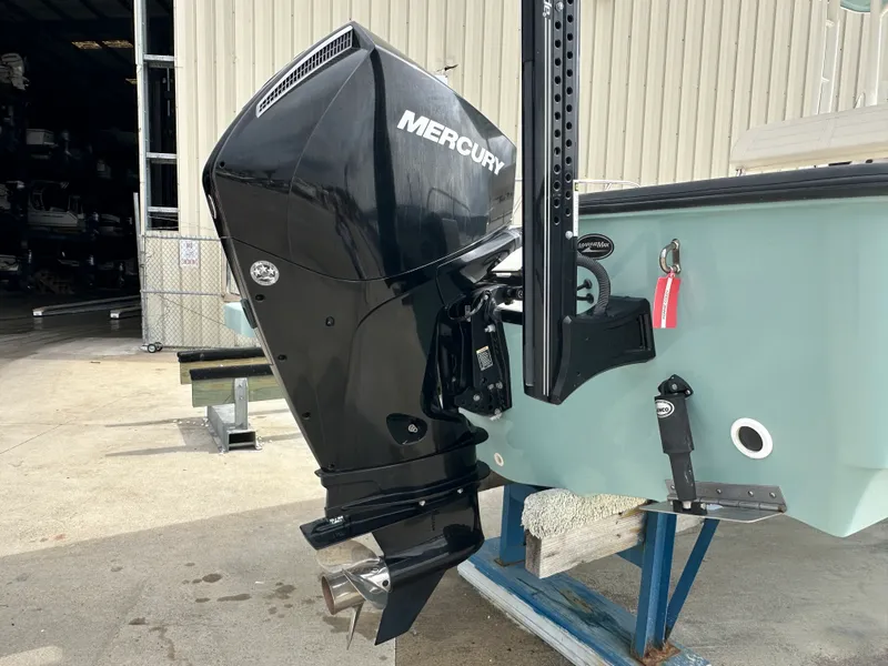 Slide: The Image of Boston Whaler 210 MONTAUK 2021 - 5