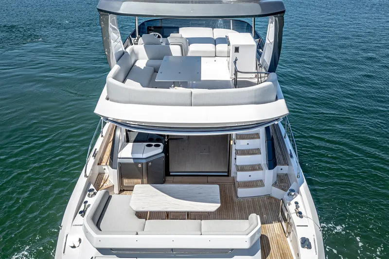 Slide: The Image of Azimut 53 FLY 2024 - 10
