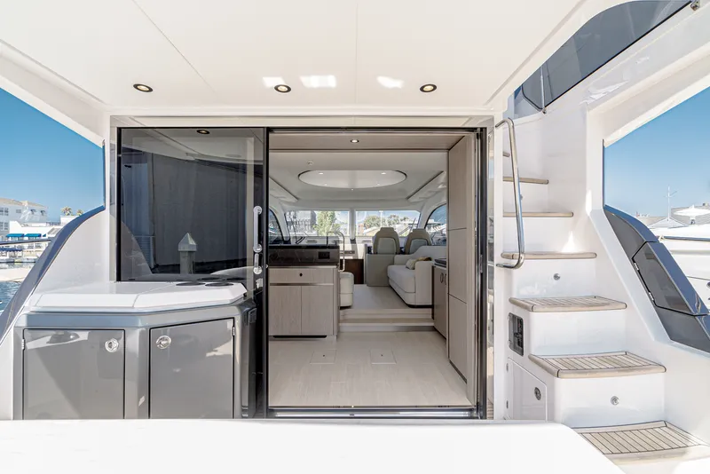 Slide: The Image of Azimut 53 FLY 2024 - 25