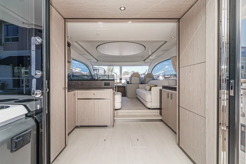 Slide: The Image of Azimut 53 FLY 2024 - 26