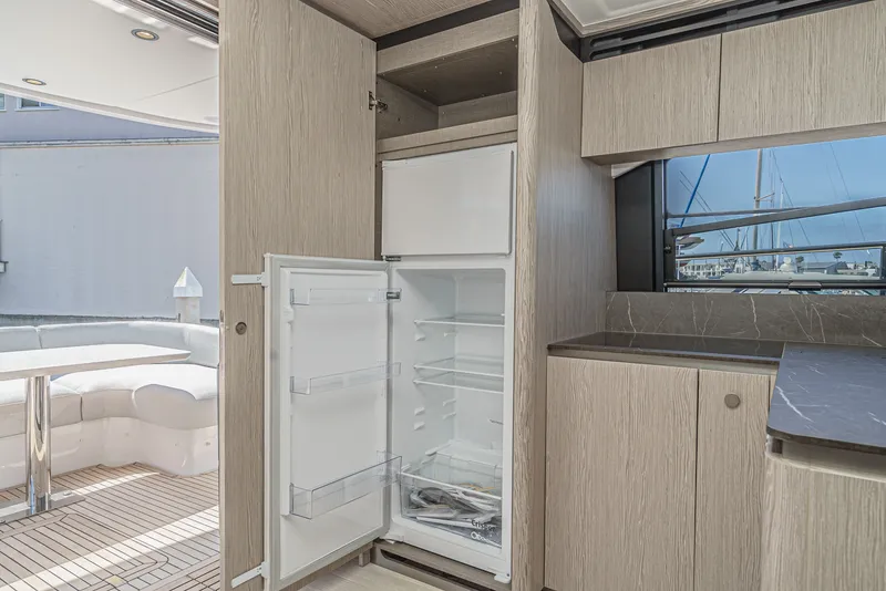 Slide: The Image of Azimut 53 FLY 2024 - 31