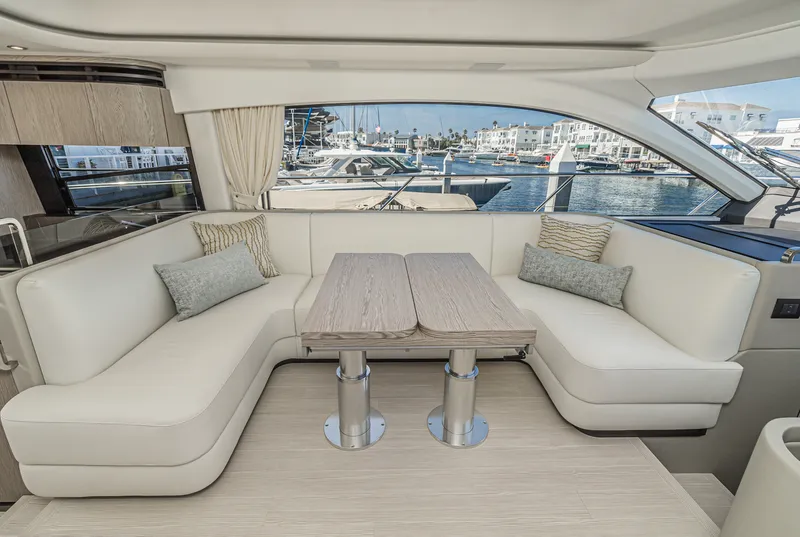 Slide: The Image of Azimut 53 FLY 2024 - 38