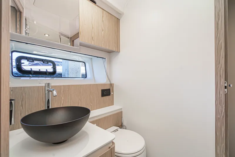 Slide: The Image of Azimut 53 FLY 2024 - 53