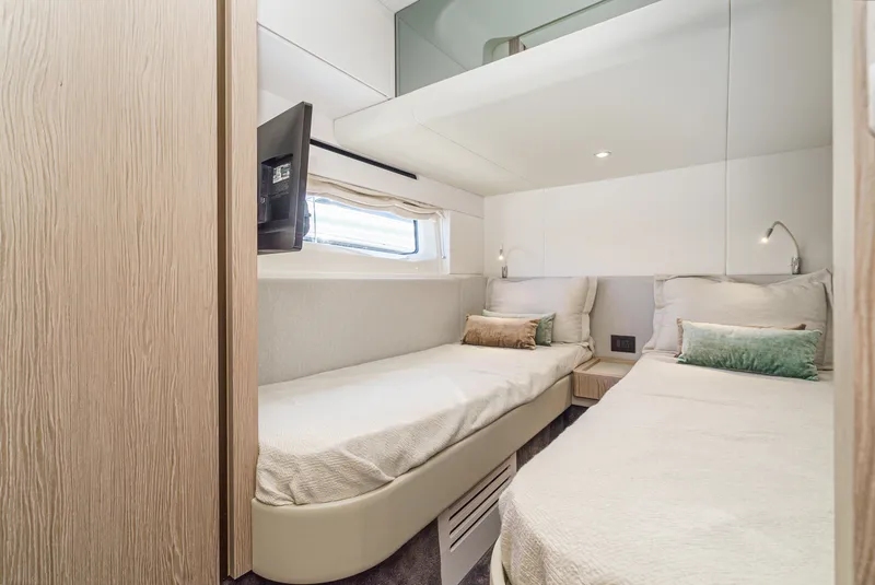 Slide: The Image of Azimut 53 FLY 2024 - 55