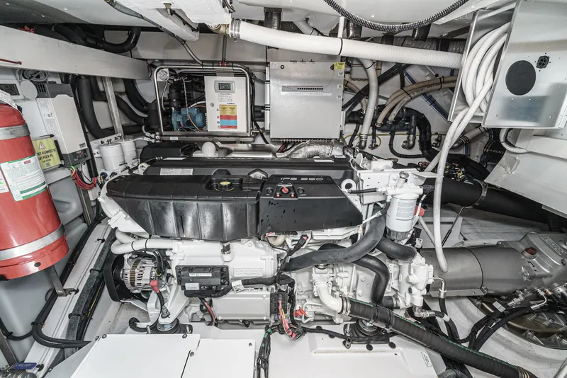 Slide: The Image of Azimut 53 FLY 2024 - 60