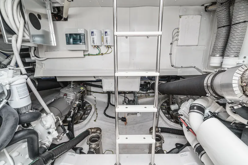 Slide: The Image of Azimut 53 FLY 2024 - 65