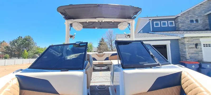 Slide: The Image of Tige Z3 2023 - 16372173