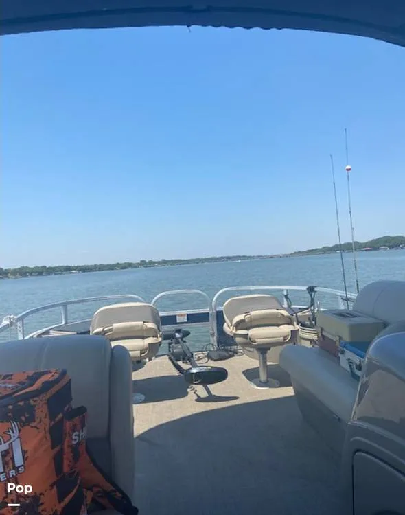 Slide: The Image of Sun Tracker 22 Fishin' Barge 2021 - 16340415