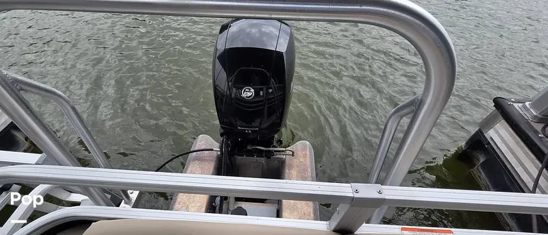 Slide: The Image of Sun Tracker Fishin' Barge 22 DLX 2021 - 16348597