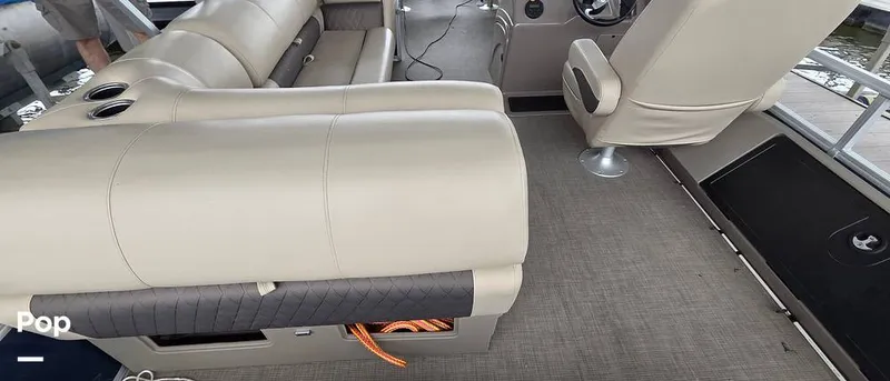 Slide: The Image of Sun Tracker Fishin' Barge 22 DLX 2021 - 16348598