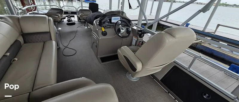 Slide: The Image of Sun Tracker Fishin' Barge 22 DLX 2021 - 16348599