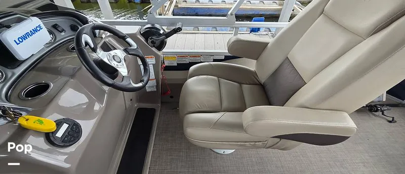 Slide: The Image of Sun Tracker Fishin' Barge 22 DLX 2021 - 16348601