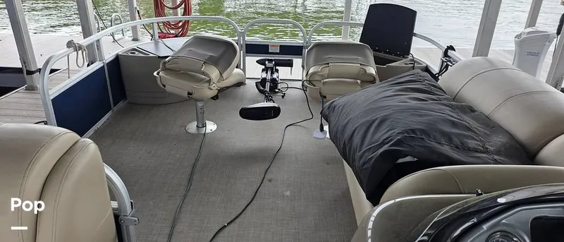 Slide: The Image of Sun Tracker Fishin' Barge 22 DLX 2021 - 16348608