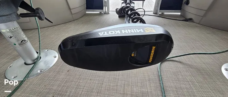 Slide: The Image of Sun Tracker Fishin' Barge 22 DLX 2021 - 16348611